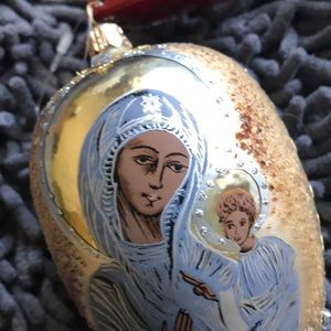 Vintage | hand painted Bombay ornament